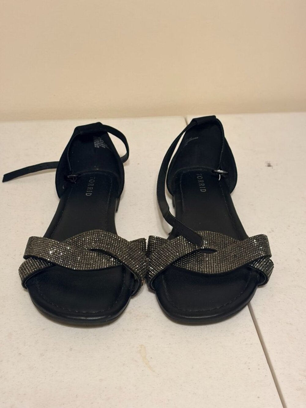 Torrid Black Rhinestone Strappy Sandals Flats Open Toe Size 9.5W Wide Width